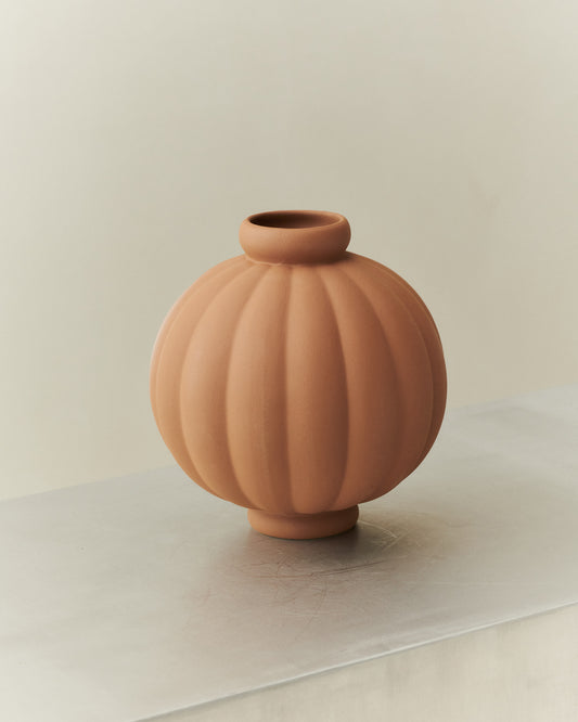 BALLOON VASE 01 SANDED OCKER